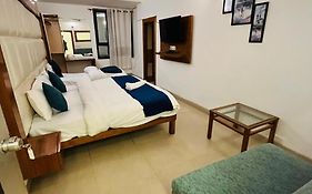 Hotel Ambrosia By Zenith - A-217, Road No 6, Block Rz, Mahipalpur
